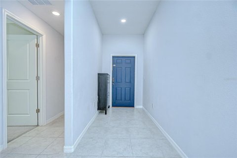 House in Zephyrhills, Florida 4 bedrooms, 178.19 sq.m. № 1919728 - photo 3