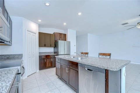 House in Zephyrhills, Florida 4 bedrooms, 178.19 sq.m. № 1919728 - photo 13