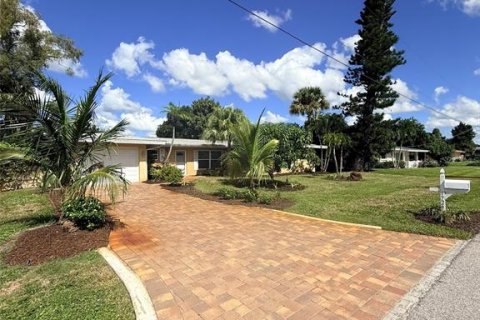Villa ou maison à louer à Sarasota, Floride: 2 chambres, 118.45 m2 № 2418762 - photo 6