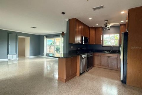Villa ou maison à louer à Sarasota, Floride: 2 chambres, 118.45 m2 № 2418762 - photo 28