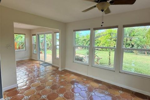 Villa ou maison à louer à Sarasota, Floride: 2 chambres, 118.45 m2 № 2418762 - photo 15