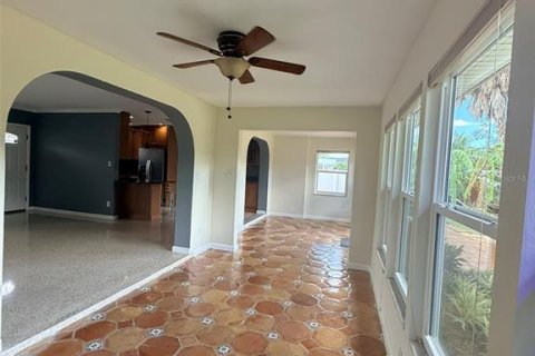 Villa ou maison à louer à Sarasota, Floride: 2 chambres, 118.45 m2 № 2418762 - photo 17