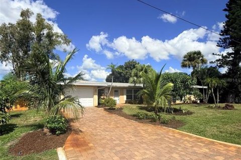 Villa ou maison à louer à Sarasota, Floride: 2 chambres, 118.45 m2 № 2418762 - photo 3
