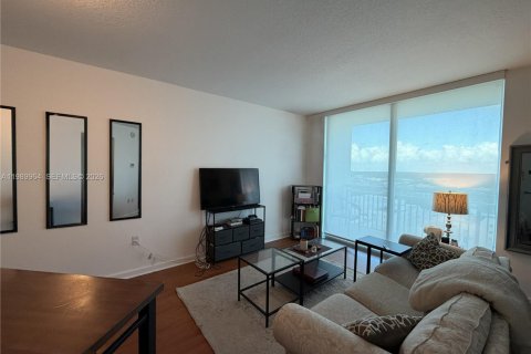 Condo in Miami, Florida, 1 bedroom  № 2053066 - photo 3