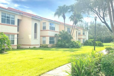 Condominio en alquiler en Margate, Florida, 1 dormitorio, 66.15 m2 № 1963230 - foto 1
