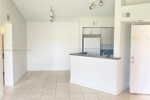 Condominio en alquiler en Margate, Florida, 1 dormitorio, 66.15 m2 № 1963230 - foto 2