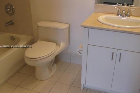 Condo in Surfside, Florida, 1 bedroom  № 1949448 - photo 12