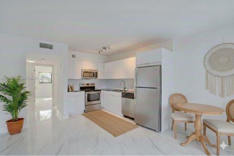 Apartment in Fort Lauderdale, Florida 2 bedrooms, 83.61 sq.m. № 2024191 - photo 7