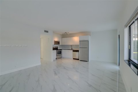 Apartment in Fort Lauderdale, Florida 2 bedrooms, 83.61 sq.m. № 2024191 - photo 3
