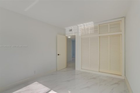 Apartment in Fort Lauderdale, Florida 2 bedrooms, 83.61 sq.m. № 2024191 - photo 22