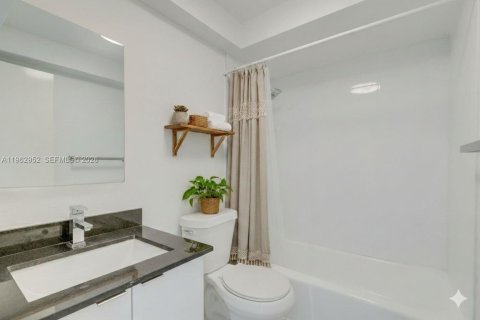 Apartment in Fort Lauderdale, Florida 2 bedrooms, 83.61 sq.m. № 2024191 - photo 19