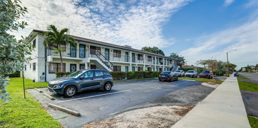 Apartment in Fort Lauderdale, Florida 2 bedrooms, 83.61 sq.m. № 2024191