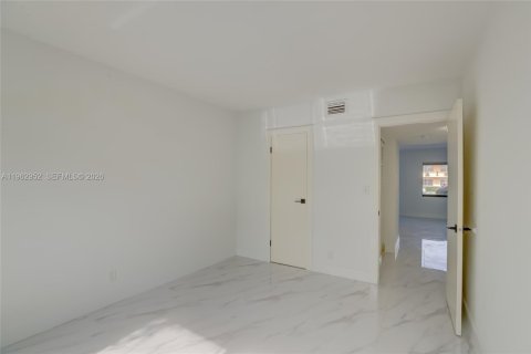 Apartment in Fort Lauderdale, Florida 2 bedrooms, 83.61 sq.m. № 2024191 - photo 17
