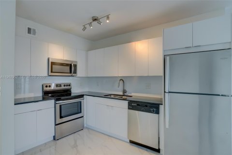 Apartment in Fort Lauderdale, Florida 2 bedrooms, 83.61 sq.m. № 2024191 - photo 2