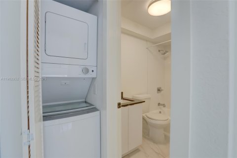 Apartment in Fort Lauderdale, Florida 2 bedrooms, 83.61 sq.m. № 2024191 - photo 4