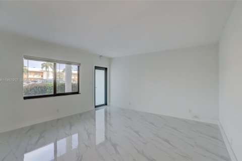 Apartment in Fort Lauderdale, Florida 2 bedrooms, 83.61 sq.m. № 2024191 - photo 6