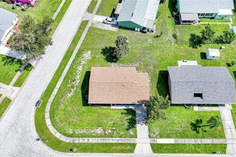House in Port Charlotte, Florida 2 bedrooms, 85.19 sq.m. № 1847871 - photo 10