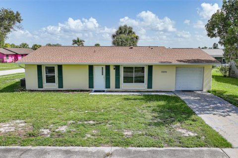 House in Port Charlotte, Florida 2 bedrooms, 85.19 sq.m. № 1847871 - photo 1