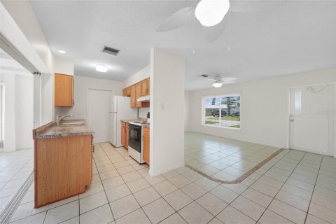 House in Port Charlotte, Florida 2 bedrooms, 85.19 sq.m. № 1847871 - photo 19