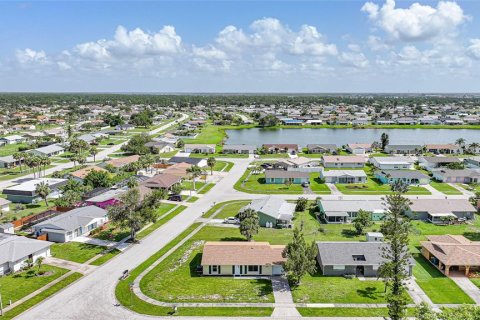 House in Port Charlotte, Florida 2 bedrooms, 85.19 sq.m. № 1847871 - photo 11