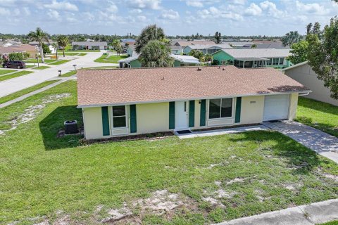 House in Port Charlotte, Florida 2 bedrooms, 85.19 sq.m. № 1847871 - photo 2