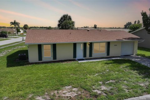 House in Port Charlotte, Florida 2 bedrooms, 85.19 sq.m. № 1847871 - photo 7