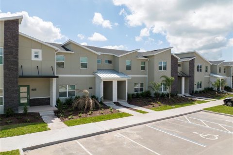 Touwnhouse à vendre à Kissimmee, Floride: 4 chambres, 177.81 m2 № 2125966 - photo 2