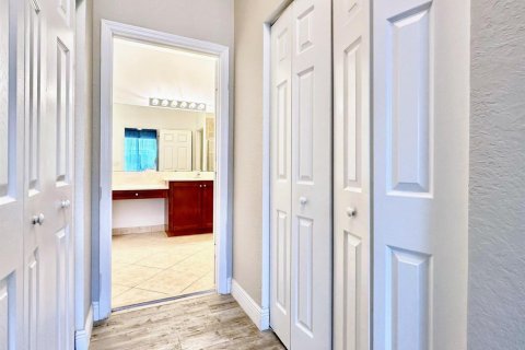 Villa ou maison à louer à Weston, Floride: 4 chambres, 201.78 m2 № 2262442 - photo 18