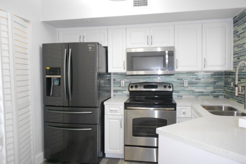 Condo in Hypoluxo, Florida, 2 bedrooms  № 2177924 - photo 3