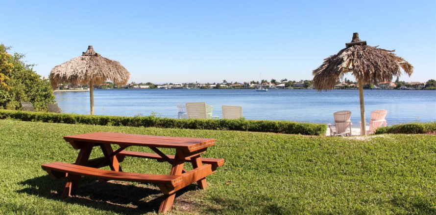 Condo in Hypoluxo, Florida, 2 bedrooms  № 2177924