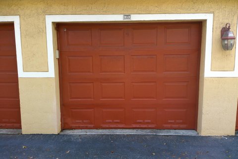Condo in Hypoluxo, Florida, 2 bedrooms  № 2177924 - photo 17