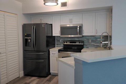 Condo in Hypoluxo, Florida, 2 bedrooms  № 2177924 - photo 5