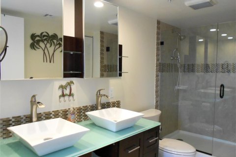 Condo in Hypoluxo, Florida, 2 bedrooms  № 2177924 - photo 12
