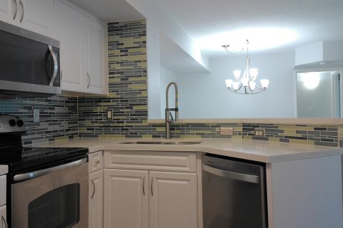 Condo in Hypoluxo, Florida, 2 bedrooms  № 2177924 - photo 4