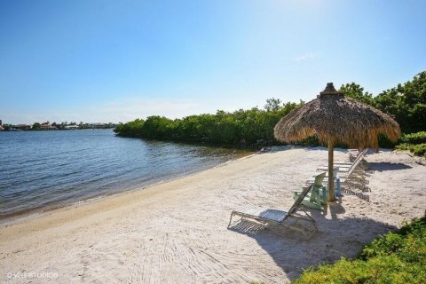 Condo in Hypoluxo, Florida, 2 bedrooms  № 2177924 - photo 2