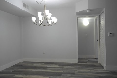 Condo in Hypoluxo, Florida, 2 bedrooms  № 2177924 - photo 6