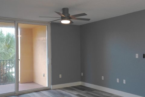 Condo in Hypoluxo, Florida, 2 bedrooms  № 2177924 - photo 9