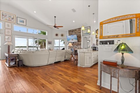 House in Oak Hill, Florida 4 bedrooms, 279.17 sq.m. № 1773583 - photo 4
