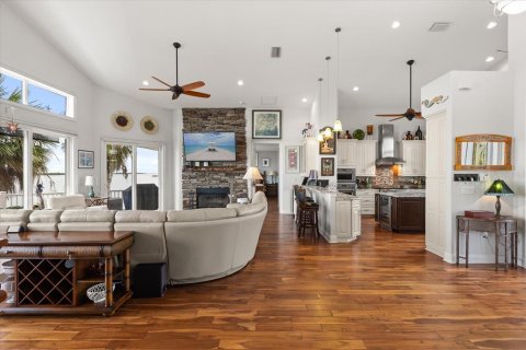 House in Oak Hill, Florida 4 bedrooms, 279.17 sq.m. № 1773583 - photo 8