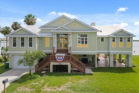 House in Oak Hill, Florida 4 bedrooms, 279.17 sq.m. № 1773583 - photo 1