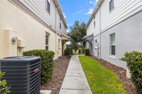 Townhouse in MAGNOLIA PARK in Riverview, Florida 2 bedrooms, 122.63 sq.m. № 2227496 - photo 30