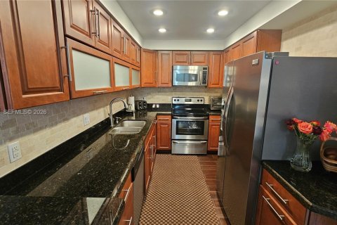 Condo in Hallandale Beach, Florida, 1 bedroom  № 2040549 - photo 5