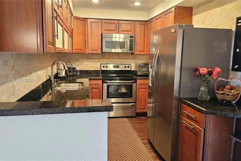 Condo in Hallandale Beach, Florida, 1 bedroom  № 2040549 - photo 3