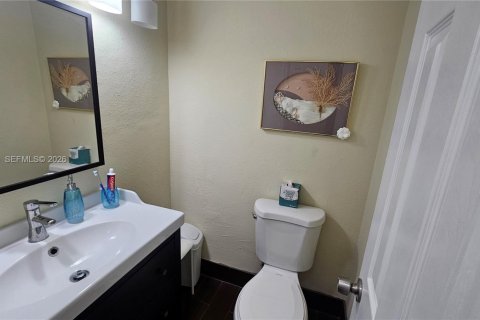 Condo in Hallandale Beach, Florida, 1 bedroom  № 2040549 - photo 8