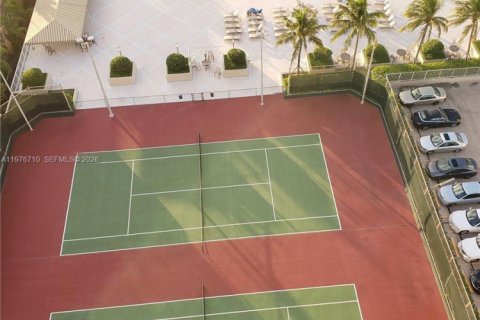 Condo in Hallandale Beach, Florida, 1 bedroom  № 2040549 - photo 29