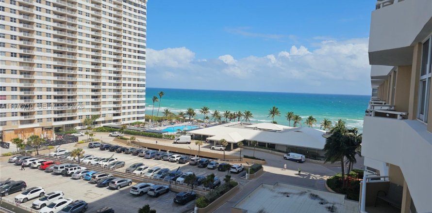 Condo in Hallandale Beach, Florida, 1 bedroom  № 2040549