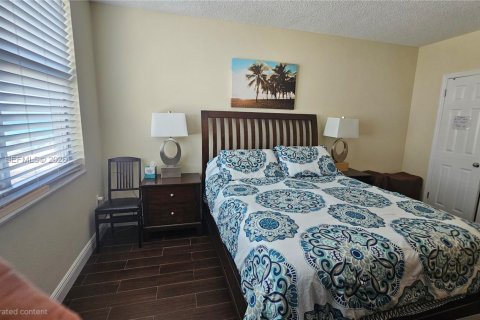 Condo in Hallandale Beach, Florida, 1 bedroom  № 2040549 - photo 14