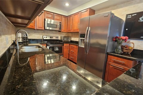 Condo in Hallandale Beach, Florida, 1 bedroom  № 2040549 - photo 4