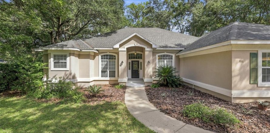 House in Gainesville, Florida 4 bedrooms, 219.62 sq.m. № 2386034