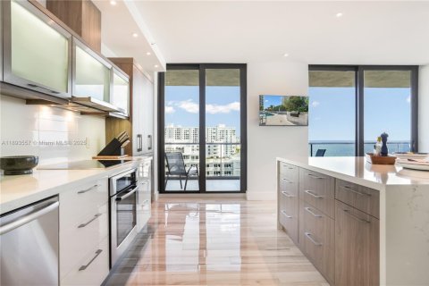 Condo in Pompano Beach, Florida, 2 bedrooms  № 1948096 - photo 11